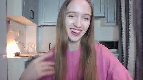 Snapshot of leslie_my_lovee chatting on 09/14/25, 08:08  LESLIE   online show from 09/14/25, 08:08