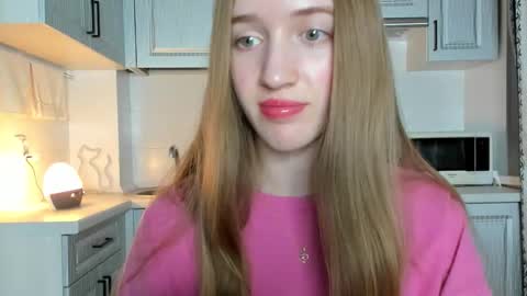 Snapshot of leslie_my_lovee chatting on 10/13/25, 07:03  LESLIE   online show from 10/13/25, 07:03