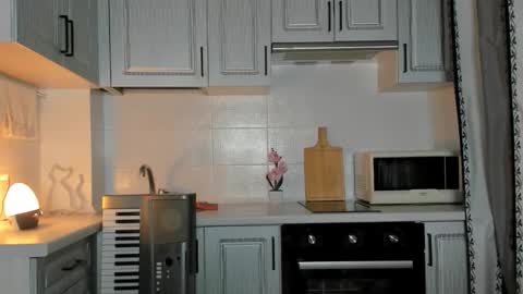 Snapshot of leslie_my_lovee chatting on 10/14/25, 08:20  LESLIE   online show from 10/14/25, 08:20