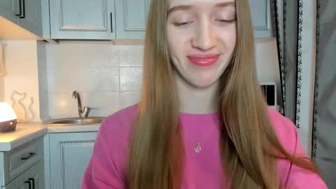 Snapshot of leslie_my_lovee chatting on 10/24/25, 08:38  LESLIE   online show from 10/24/25, 08:38