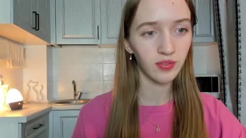 Snapshot of leslie_my_lovee chatting on 10/29/25, 08:32  LESLIE   online show from 10/29/25, 08:32