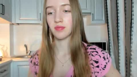 Snapshot of leslie_my_lovee chatting on 10/30/25, 07:14  LESLIE   online show from 10/30/25, 07:14