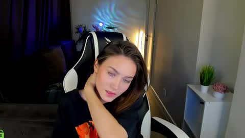 Leslie online show from 04/26/26, 01:25