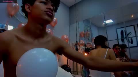 Snapshot of leslieanddrako chatting on 10/14/25, 06:20 L E S L E Y  AND  D R A K O online show from 10/14/25, 06:20