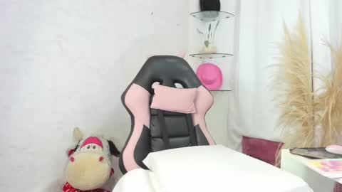 lesliee_brownn online show from 12/21/25, 01:35