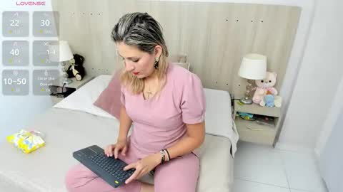 Lesly Santodomingo online show from 11/17/25, 11:27