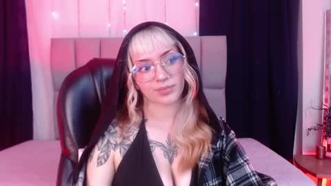 Less  online show from 02/05/25, 02:59