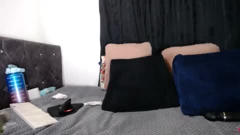 lessliee online show from 02/11/25, 04:44