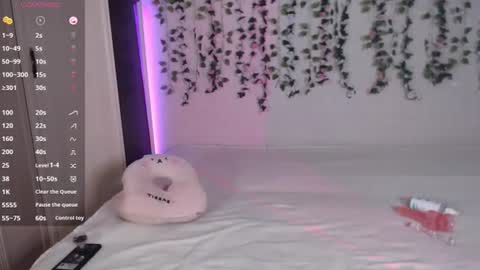 Snapshot of lessy_lasska chatting on 07/26/26, 03:36 Lessy online show from 07/26/26, 03:36