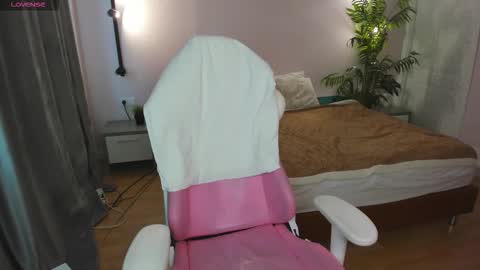 Lesya  online show from 10/31/25, 09:21