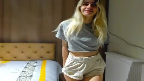 lesyaliss online show from 04/23/26, 11:18