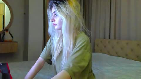 Snapshot of lesyaliss chatting on 04/30/26, 11:31 lesyaliss online show from 04/30/26, 11:31