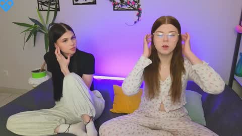 Snapshot of let_me_seee chatting on 02/07/25, 01:43 Fiona online show from 02/07/25, 01:43