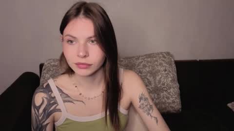 Snapshot of let_me_seee chatting on 09/25/25, 01:59 Fiona online show from 09/25/25, 01:59