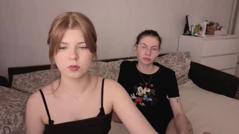 Snapshot of let_me_seee chatting on 11/06/25, 01:12 Fiona online show from 11/06/25, 01:12