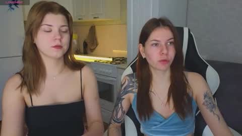 Snapshot of let_me_seee chatting on 11/18/25, 09:36 Fiona online show from 11/18/25, 09:36