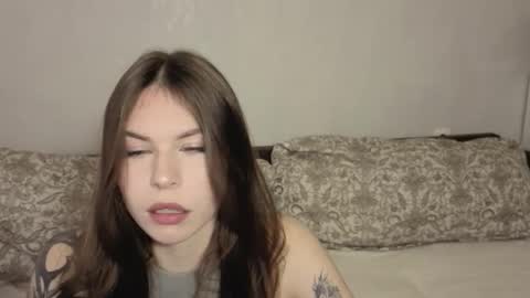 Snapshot of let_me_seee chatting on 01/12/26, 12:43 Fiona online show from 01/12/26, 12:43