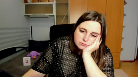 Naomi online show from 04/28/26, 09:03