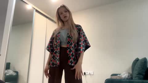 Kate online show from 04/21/26, 01:17