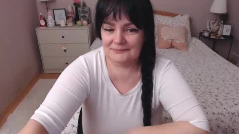 Snapshot of leveme2night chatting on 12/12/24, 05:26 Mary online show from 12/12/24, 05:26