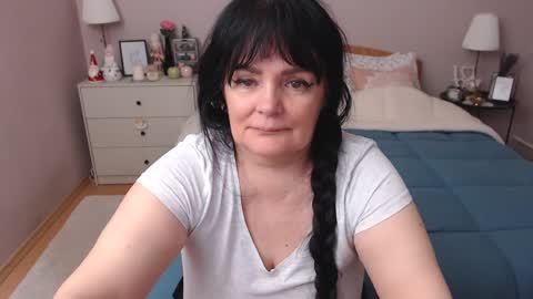 Snapshot of leveme2night chatting on 12/30/24, 05:13 Mary online show from 12/30/24, 05:13