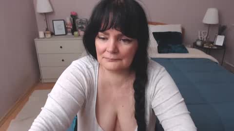 Snapshot of leveme2night chatting on 01/04/25, 05:26 Mary online show from 01/04/25, 05:26