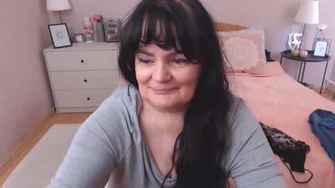 Snapshot of leveme2night chatting on 05/05/26, 12:13 Mary online show from 05/05/26, 12:13