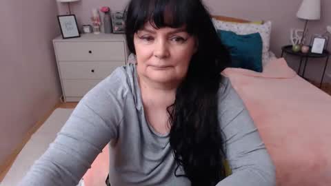 Snapshot of leveme2night chatting on 05/09/26, 12:32 Mary online show from 05/09/26, 12:32