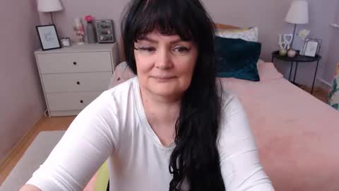 Snapshot of leveme2night chatting on 05/11/26, 12:00 Mary online show from 05/11/26, 12:00