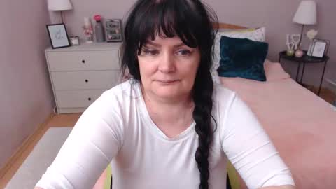 Snapshot of leveme2night chatting on 05/11/26, 04:15 Mary online show from 05/11/26, 04:15