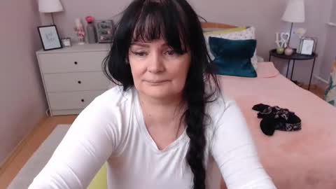 Snapshot of leveme2night chatting on 05/12/26, 02:14 Mary online show from 05/12/26, 02:14