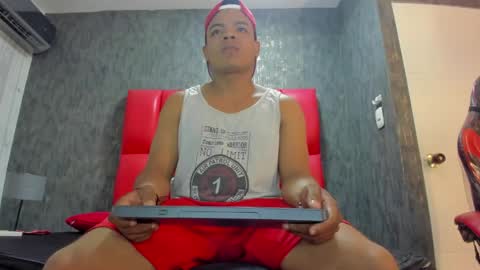 L E V I online show from 06/04/26, 03:34