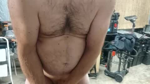 Snapshot of lewandowski82 chatting on 11/19/25, 01:16 lewandowski82 online show from 11/19/25, 01:16