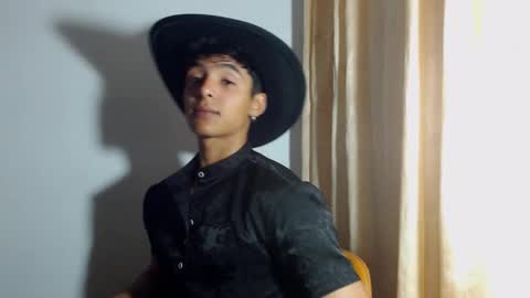 Snapshot of lewis_ly chatting on 12/17/25, 05:30 i am lewis ly EDUARDO MEMDOZA15 online show from 12/17/25, 05:30