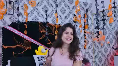 LexaDeRuso online show from 10/28/25, 07:49