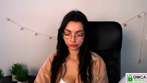 Alexia online show from 04/27/26, 12:47