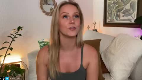 Snapshot of lexi_luv chatting on 04/17/26, 11:52 Lexi online show from 04/17/26, 11:52