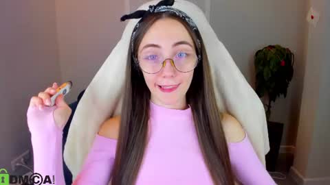 Snapshot of lexi_split chatting on 07/12/26, 01:51 Lexi GTM2 MonWedThurSatSun 1000am-400pm online show from 07/12/26, 01:51