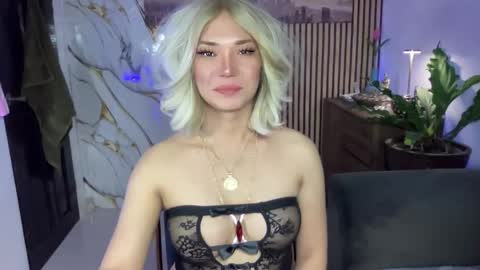 lexiesmith_ online show from 10/23/25, 12:43