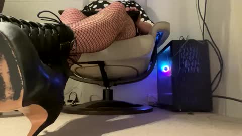 Snapshot of lexusrose_xx chatting on 01/17/25, 09:17 Lexus online show from 01/17/25, 09:17