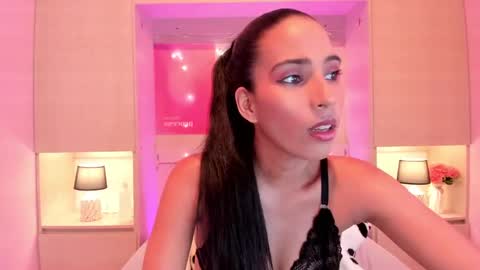 Snapshot of lexyquinn_ chatting on 09/26/25, 04:05 L I A online show from 09/26/25, 04:05