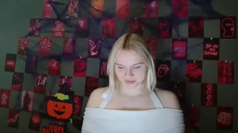 Leyla online show from 10/13/25, 06:24