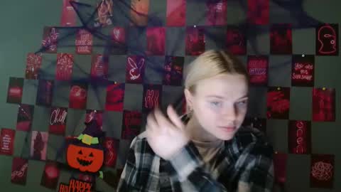 Leyla online show from 10/14/25, 06:03