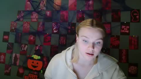 Leyla online show from 10/15/25, 06:57