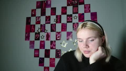 Leyla online show from 11/06/25, 07:09