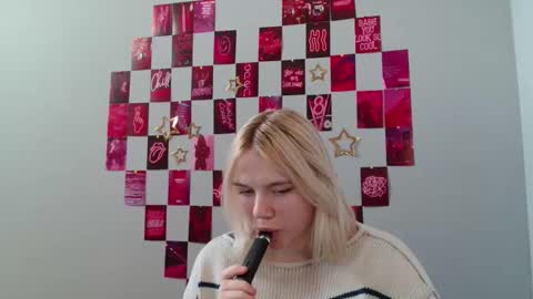 Leyla online show from 11/14/25, 07:07