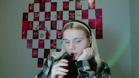 Leyla online show from 11/19/25, 08:25