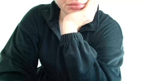 Snapshot of leyla_le chatting on 07/29/26, 06:11 Leyla online show from 07/29/26, 06:11