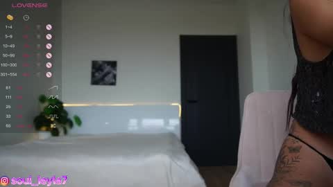 Leyla ly Ill be here Tuesday Thursday Friday Saturday Sunday online show from 10/24/25, 03:14