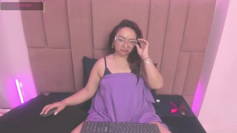 Leyla smithh online show from 09/15/25, 12:49